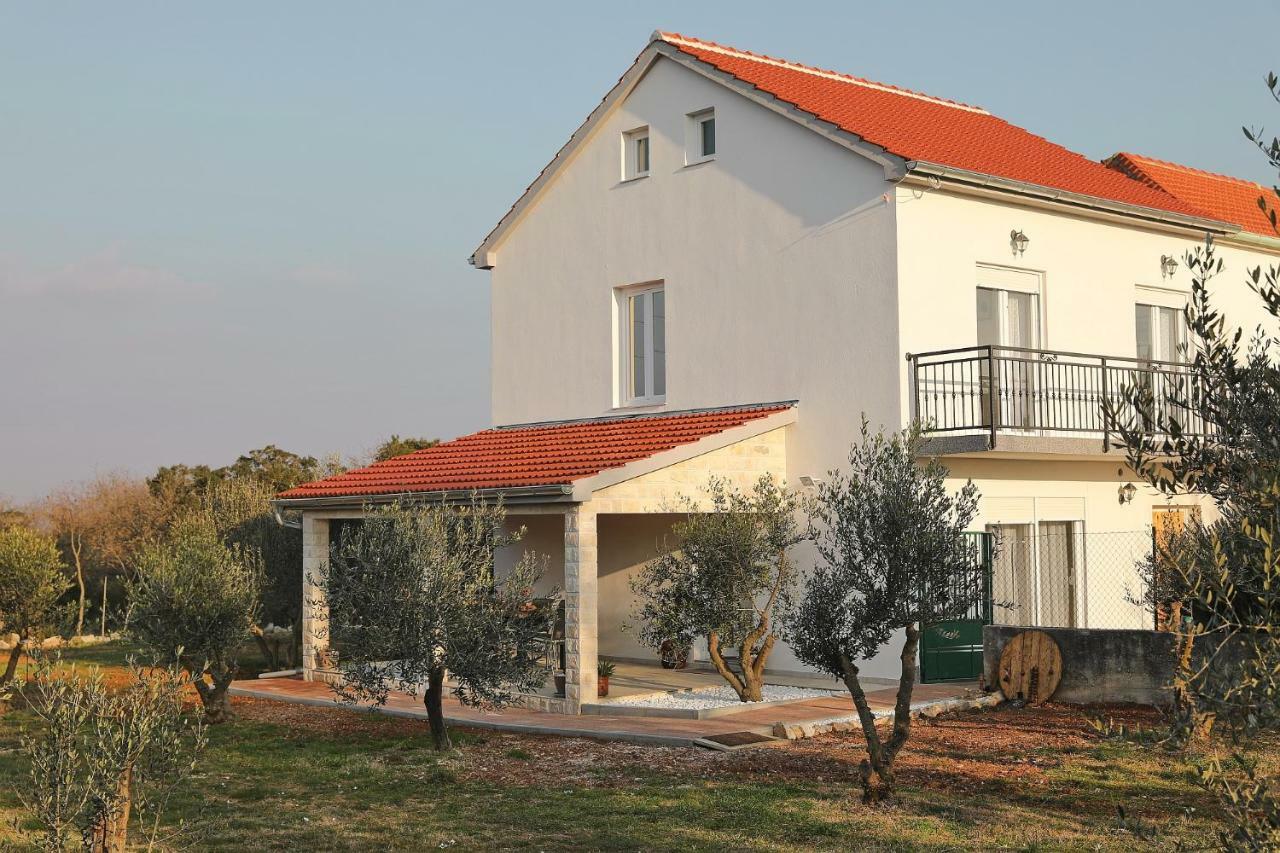 Holiday Home Hrast Debeljak Exterior foto