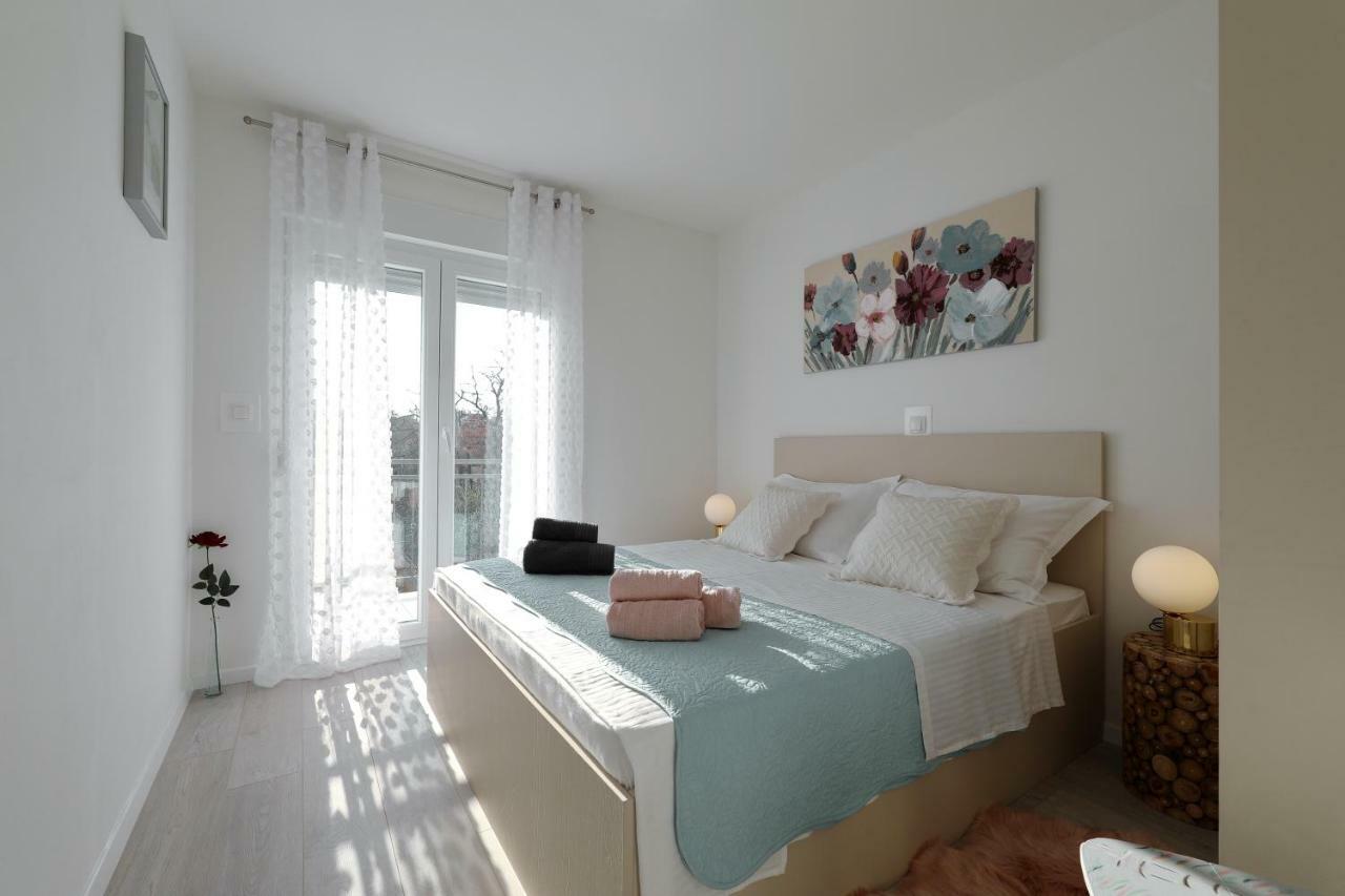 Holiday Home Hrast Debeljak Exterior foto
